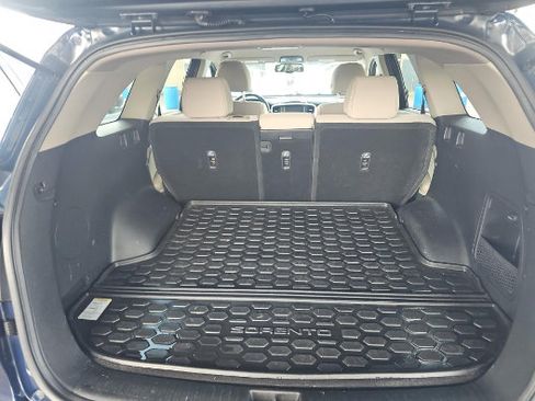 Used 2018 Kia Sorento FWD image 6