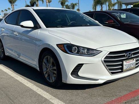 Used 2017 Hyundai Elantra SE FWD image 2