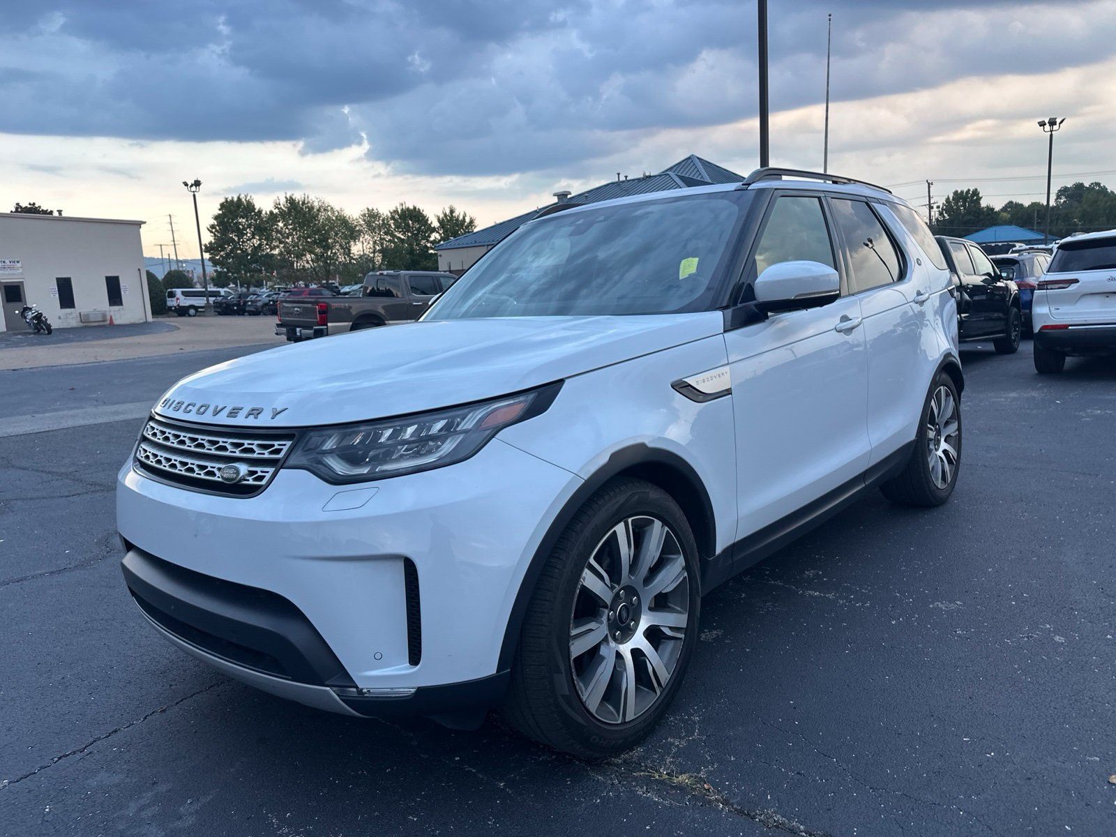 Used 2018 Land Rover Discovery HSE AWD/4WD image 1