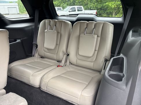 Used 2015 Ford Explorer XLT w/ Equipment Group 202B FWD image 25