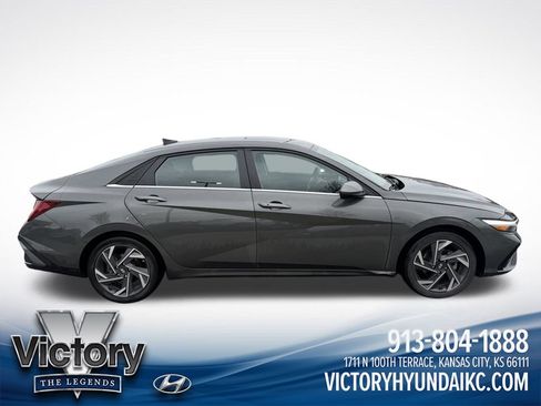 Used 2024 Hyundai Elantra SEL w/ Convenience Package FWD image 4