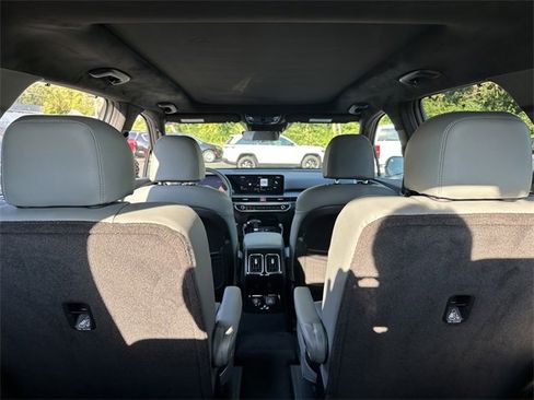 Used 2024 Kia Sorento SX Prestige w/ Sage Leather Package image 11