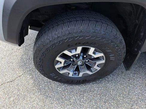 Used 2021 Toyota Tacoma TRD Off-Road w/ Technology Package AWD/4WD image 30