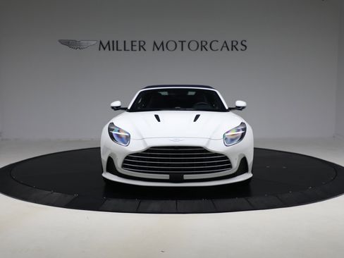 Used 2024 Aston Martin DB12 Convertible image 11