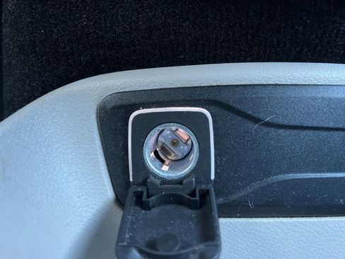 Used 2023 Chrysler Voyager LX image 23