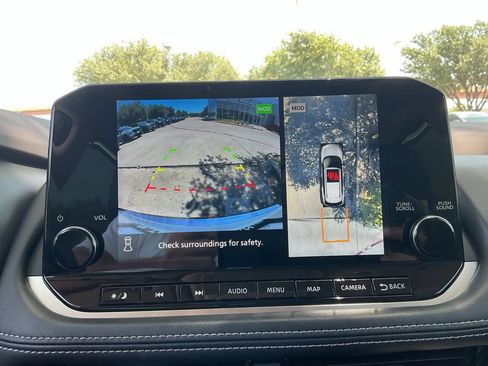 Used 2023 Nissan Rogue Platinum FWD image 32