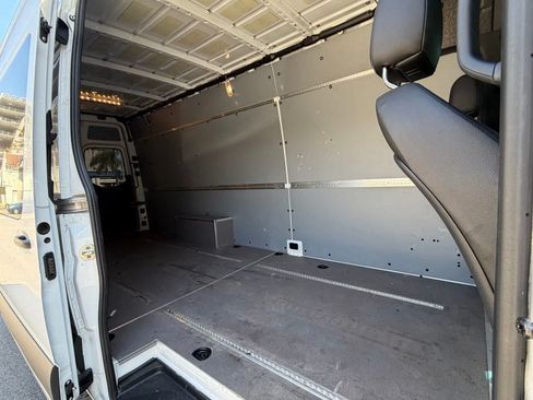 Used 2024 Mercedes-Benz Sprinter 2500 image 6