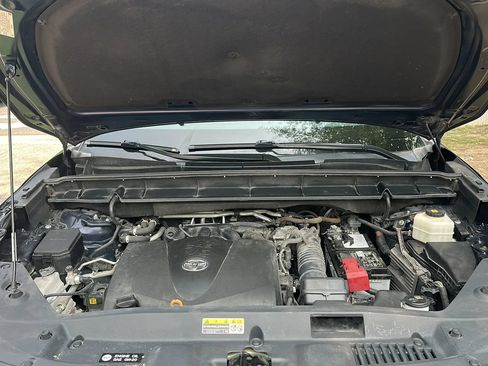 Used 2021 Toyota Highlander LE FWD image 9