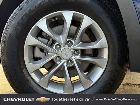 Used 2019 Hyundai Santa Fe SE image 11