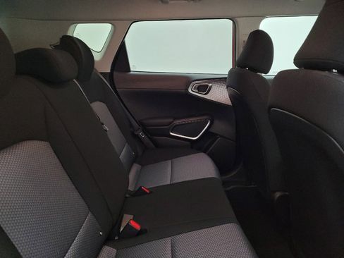 Used 2023 Kia Soul LX w/ LX Technology Package FWD image 19