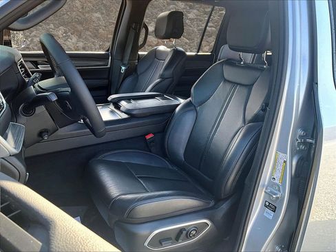 Used 2024 Jeep Wagoneer Series III image 20