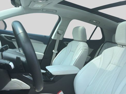 Used 2025 Buick Envision Avenir AWD/4WD image 19