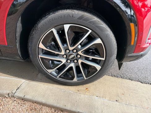 Used 2025 Cadillac Optiq Sport 1 w/ LPO, Floor Liner Package AWD/4WD image 18