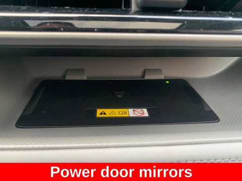 Used 2023 Toyota Highlander XLE AWD/4WD image 13