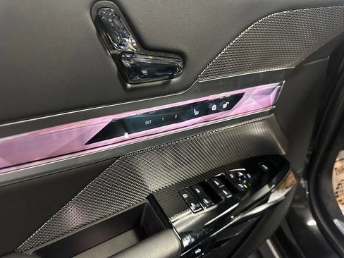 Used 2024 BMW i7 xDrive60 w/ Executive Package image 14