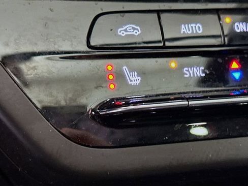 Used 2023 Buick Envision Essence w/ Technology Package I image 22