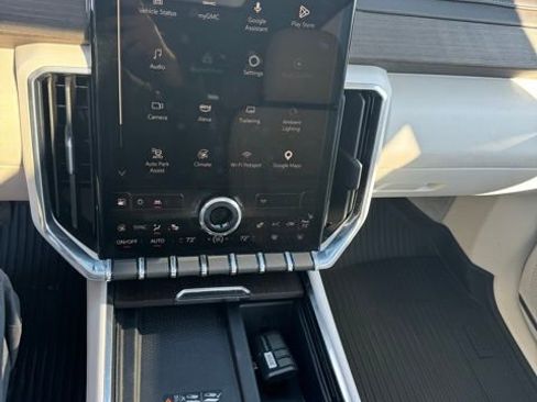 Used 2024 GMC Acadia Denali w/ Super Cruise Package image 10