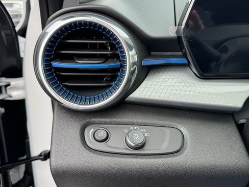 New 2026 Chevrolet Trax LT w/ Sunroof Package image 33