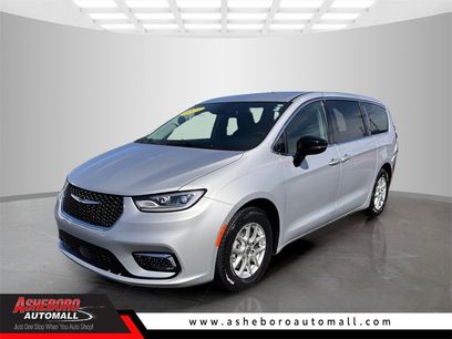 Used 2024 Chrysler Pacifica Touring-L