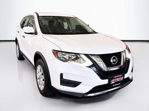 Used 2017 Nissan Rogue S image 3