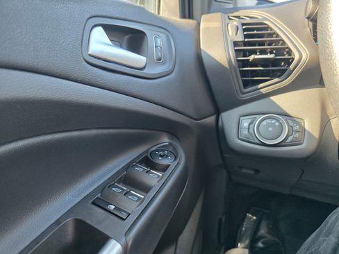 Certified 2019 Ford Escape SE image 18