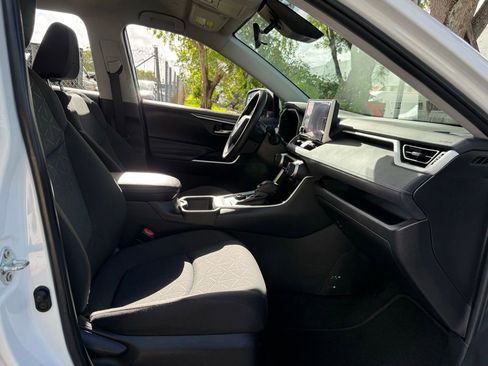 Used 2024 Toyota RAV4 XLE AWD/4WD image 40