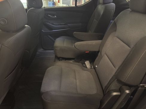 Used 2023 Chevrolet Traverse LT FWD image 13