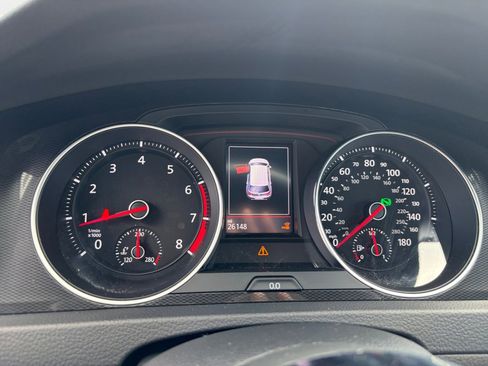 Used 2017 Volkswagen GTI SE image 11