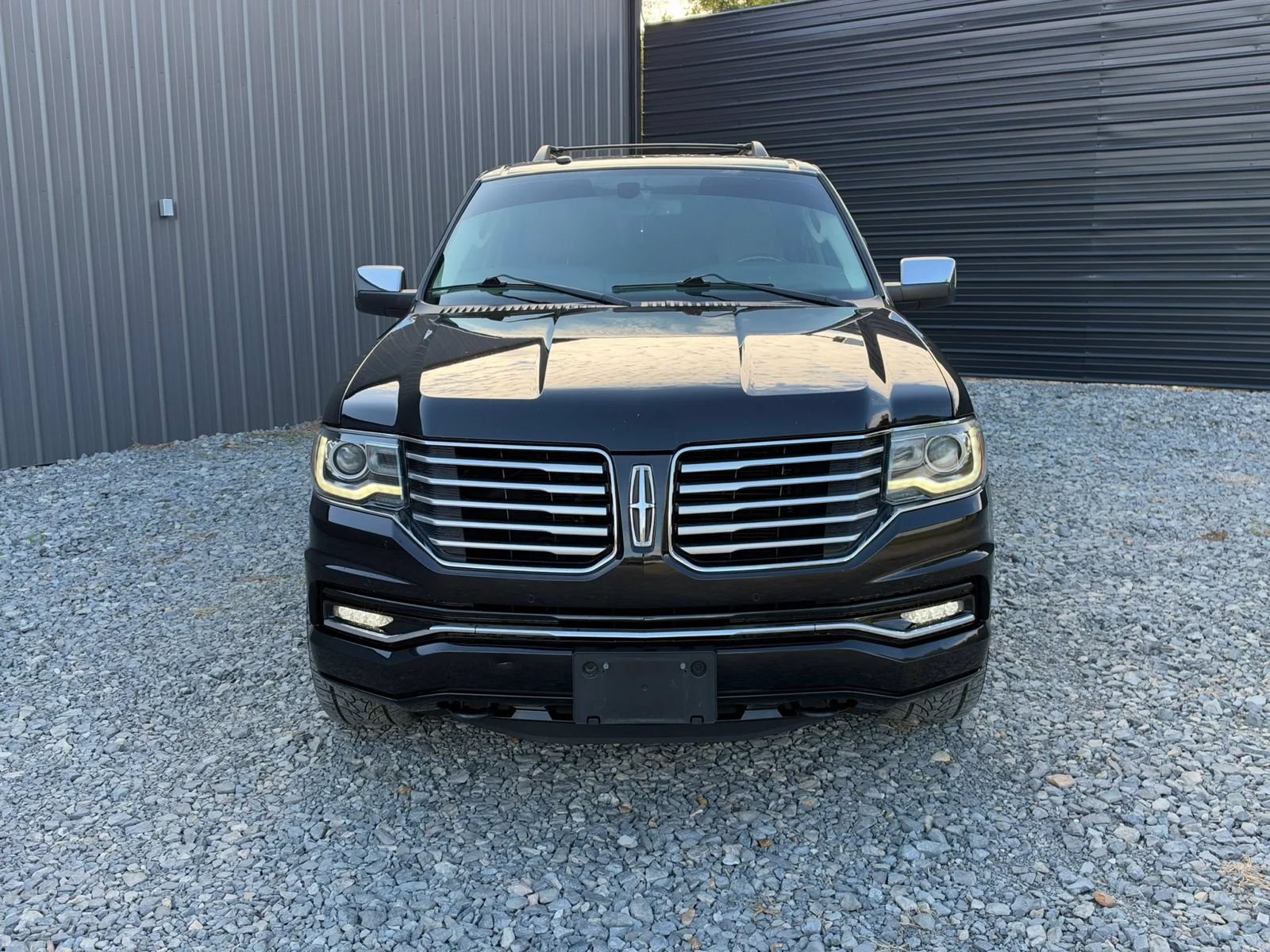 Used 2017 Lincoln Navigator L Reserve AWD/4WD image 2