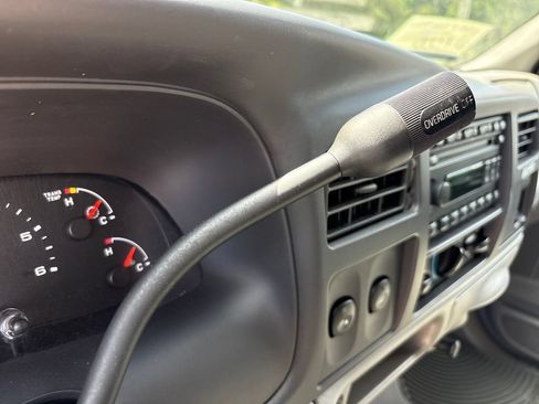 Used 2005 Ford Excursion XLS RWD image 24
