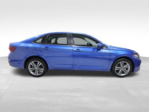 Used 2024 Volkswagen Jetta SE FWD image 5
