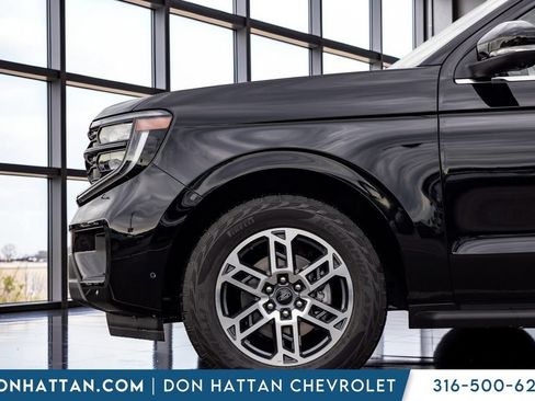 Used 2025 Ford Expedition Active AWD/4WD image 32