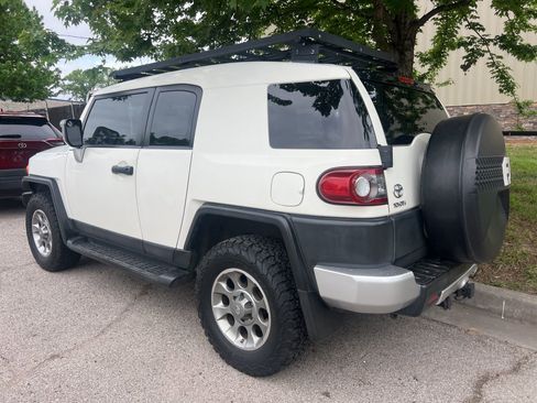 Used 2013 Toyota FJ Cruiser 4WD w/ Upgrade Pkg image 7