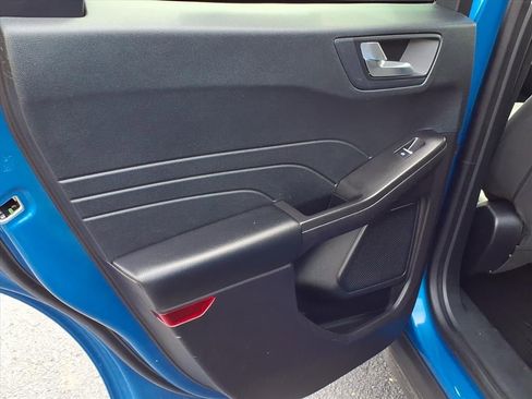 Used 2021 Ford Escape SE w/ SE Sport Appearance Package image 10