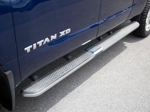 Used 2018 Nissan Titan SV w/ SV Convenience Package AWD/4WD image 11