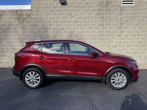 Used 2022 Nissan Rogue Sport SV AWD/4WD image 2