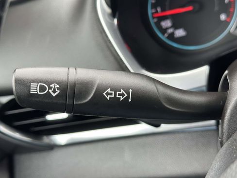 Used 2021 Chevrolet Traverse LT w/ LT Premium Package image 16