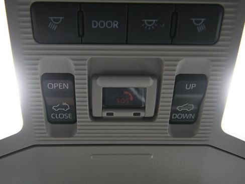 Used 2025 Toyota RAV4 XLE w/ Convenience Package image 18