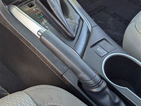 Used 2017 Toyota Corolla LE image 36