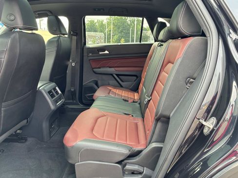 Certified 2023 Volkswagen Atlas Cross Sport SEL Premium R-Line AWD/4WD image 17