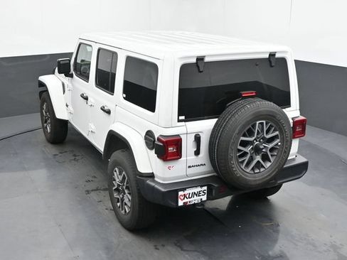 Used 2025 Jeep Wrangler Unlimited Sahara AWD/4WD image 44