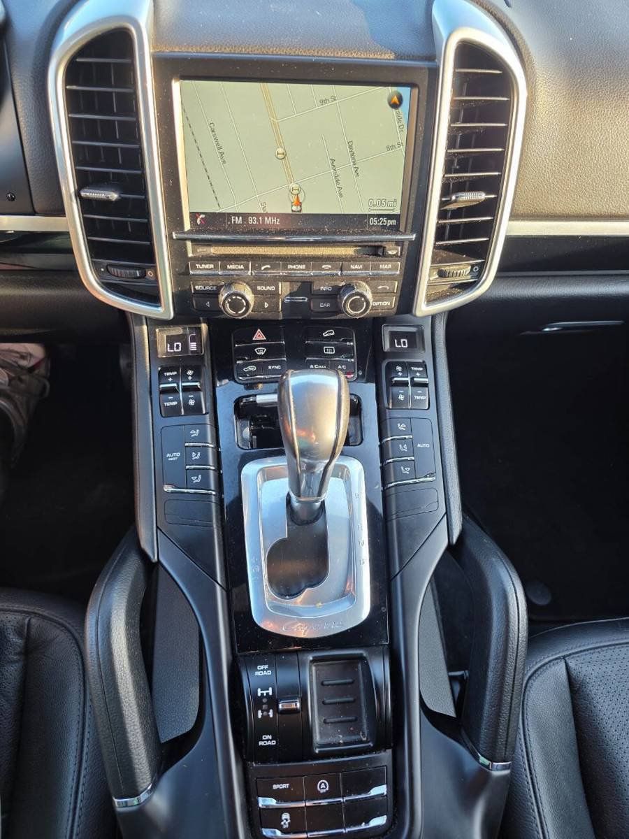 Used 2016 Porsche Cayenne AWD/4WD image 14
