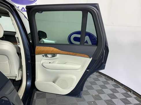 Used 2021 Volvo XC90 T6 Momentum image 38