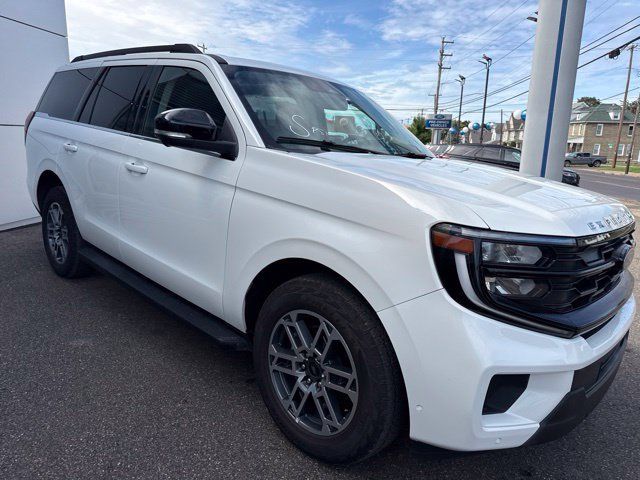 Used 2025 Ford Expedition Active AWD/4WD image 4