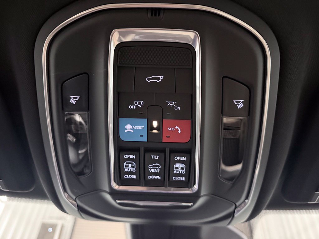 Used 2025 Jeep Grand Cherokee L Limited w/ Luxury Tech Group II RWD image 27