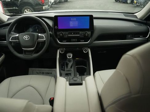 Used 2026 Toyota Grand Highlander FWD image 22