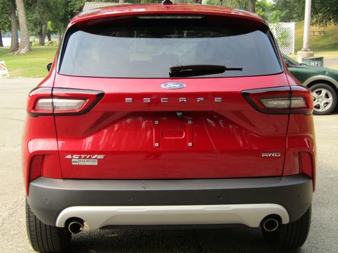 Used 2023 Ford Escape Active w/ Tech Pack #2 AWD/4WD image 3