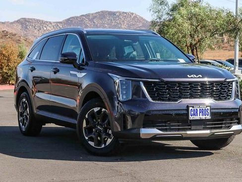 New 2026 Kia Sorento S image 2