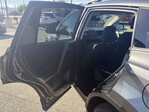 Used 2018 Toyota RAV4 XLE FWD image 11
