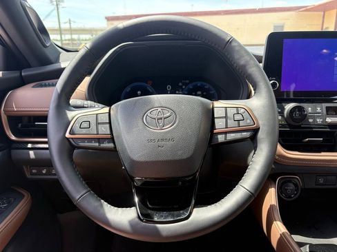 Used 2025 Toyota Grand Highlander AWD Hybrid image 19